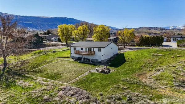 $725,000 | 3063 Conarty Road, Malaga, WA 98828