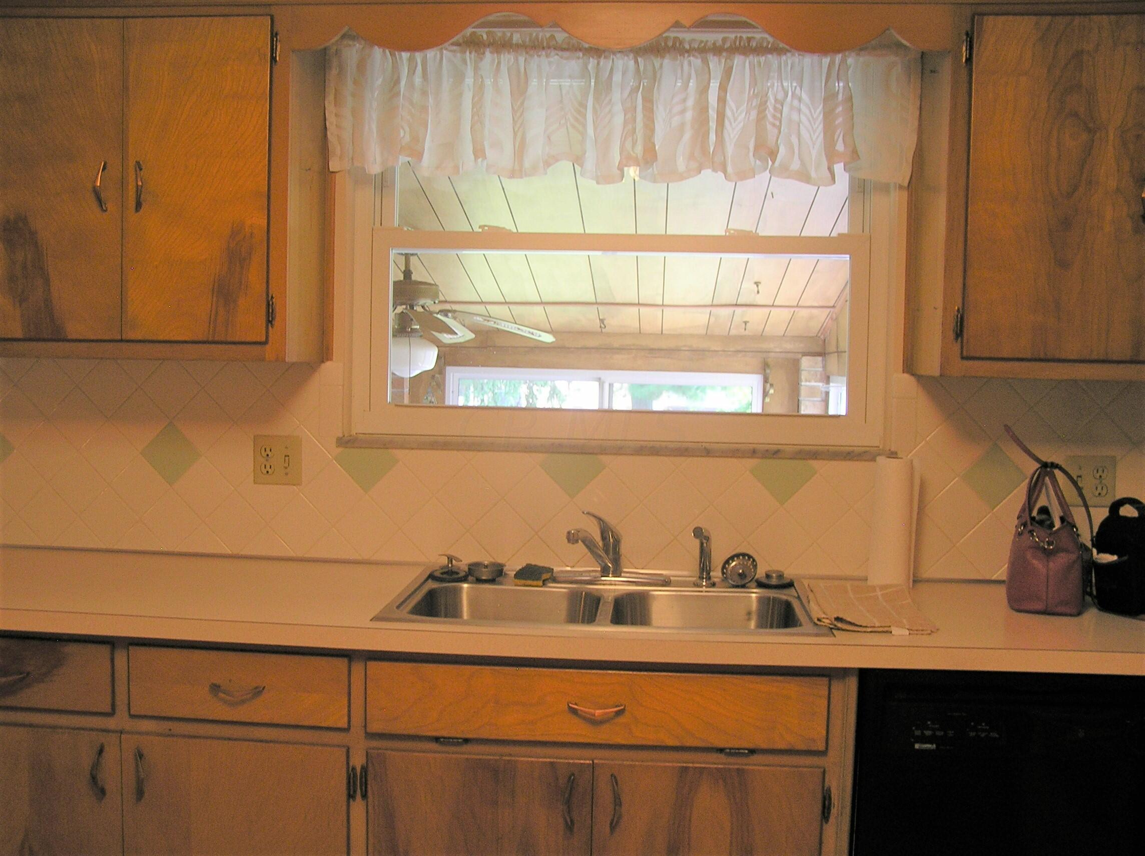 4800 Esterbrook Road Columbus, OH 43229 - Photo 8 of 32 SINK WITH A VIEW