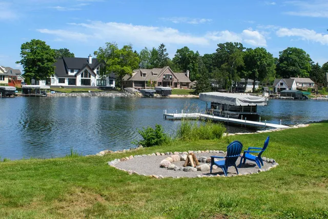 $1,175,000 | W188S7598 W188-s7598 Oak Grove, Muskego, WI 53150