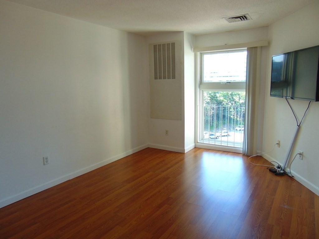 133 Commander Shea Boulevard, Unit 621 Quincy, MA 02171 - Photo 9 of 17