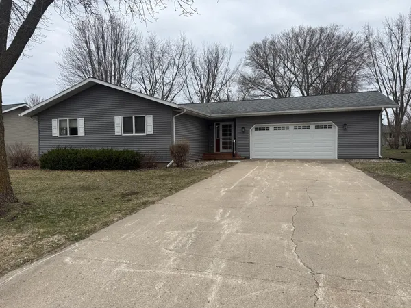 $325,000 | 808 East Oak Street, Redwood Falls, MN 56283