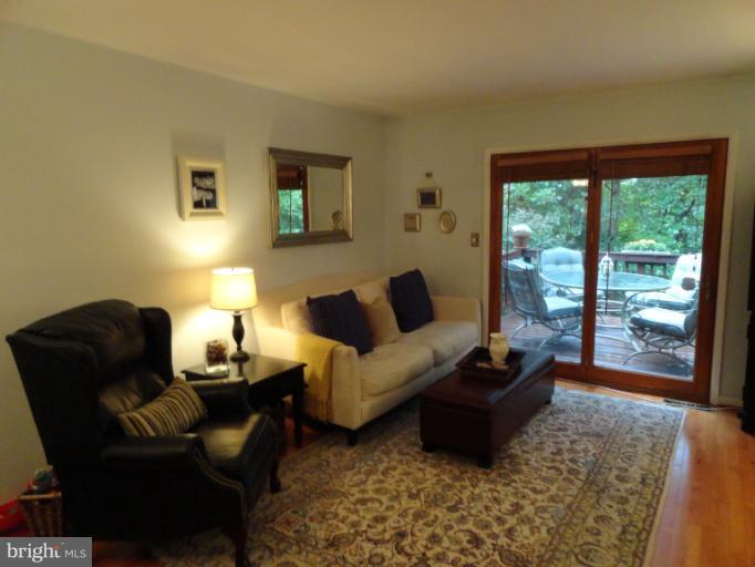 11511 Buttonwood Court Reston, VA 20191 - Photo 2 of 23 Family Room