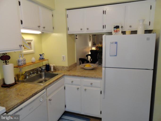 11511 Buttonwood Court Reston, VA 20191 - Photo 13 of 23 Kitchen