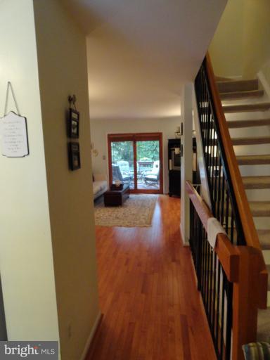 11511 Buttonwood Court Reston, VA 20191 - Photo 3 of 23 Interior (General)