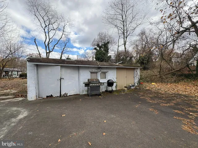 a view of a car in front of house