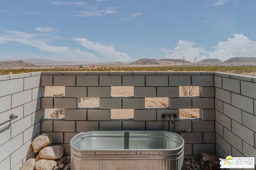 4619 Kickapoo Trail Landers, CA 92285 - Photo 11 of 55 a terrace with outdoor seating and city view