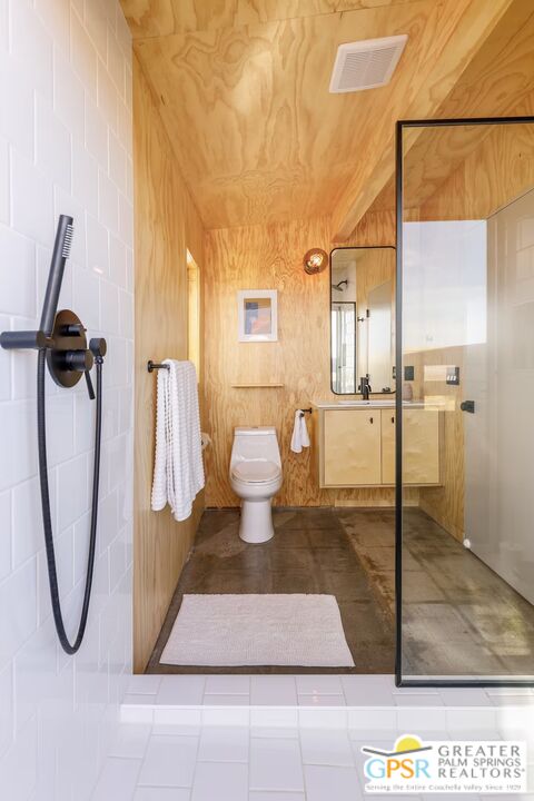 4619 Kickapoo Trail Landers, CA 92285 - Photo 30 of 55 a bathroom with a shower