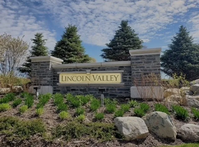 $349,999 | 218 Sussex Court, North Aurora, IL 60542