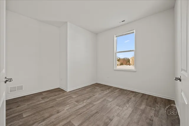 $349,999 | 218 Sussex Court, North Aurora, IL 60542