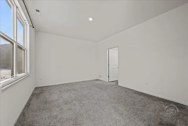 $349,999 | 218 Sussex Court, North Aurora, IL 60542