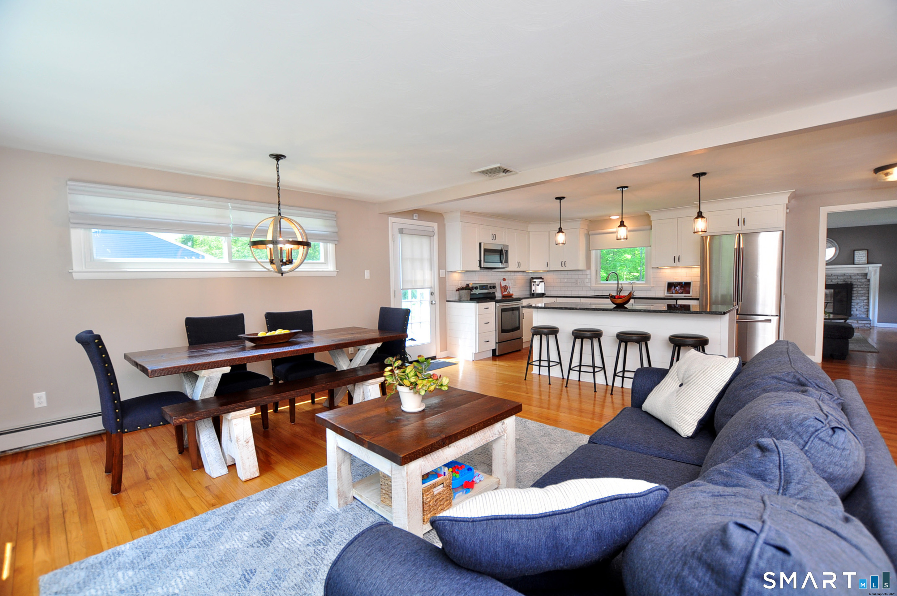 429 South Stone Street Suffield, CT 06093 - Photo 4 of 39