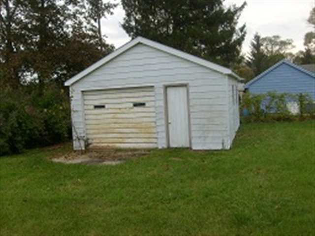 6444 Bennett Lake Road Fenton, MI 48430 - Photo 2 of 4 31079939-1.JPG