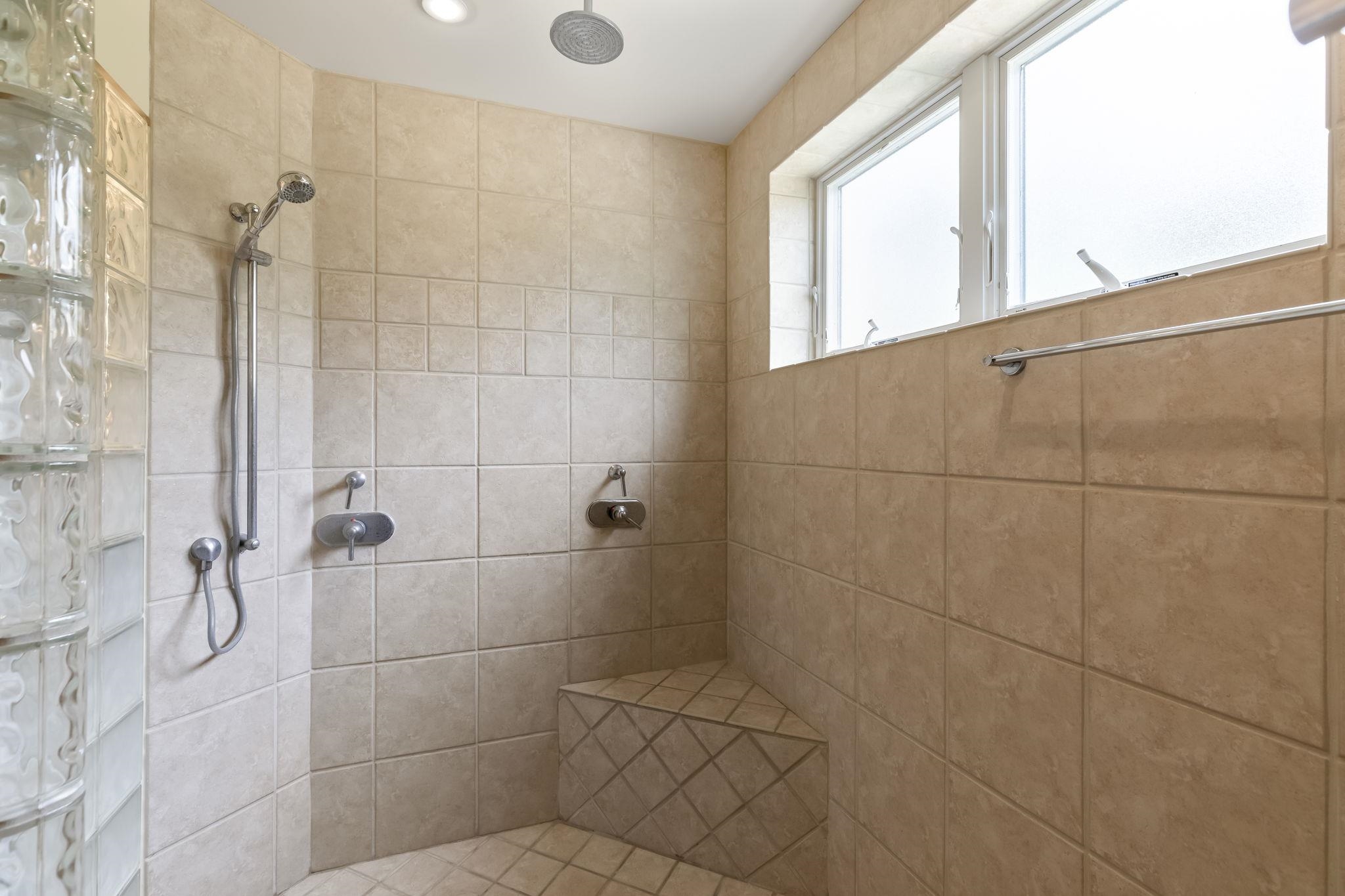 4955 Makena Road, Unit C302 Kihei, HI 96753 - Photo 25 of 37 a bathroom with a shower