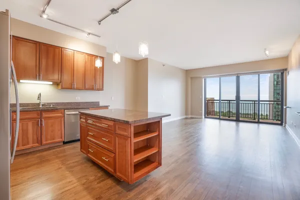 $3,400 | 41 East 8th Street, Unit 2702, Chicago, IL 60605