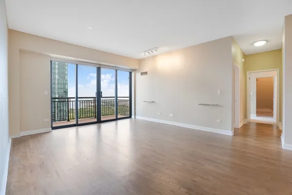 $3,400 | 41 East 8th Street, Unit 2702, Chicago, IL 60605