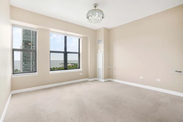 $3,400 | 41 East 8th Street, Unit 2702, Chicago, IL 60605