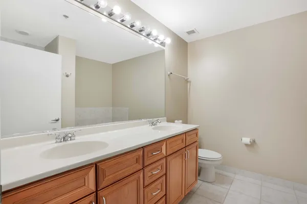 $3,400 | 41 East 8th Street, Unit 2702, Chicago, IL 60605