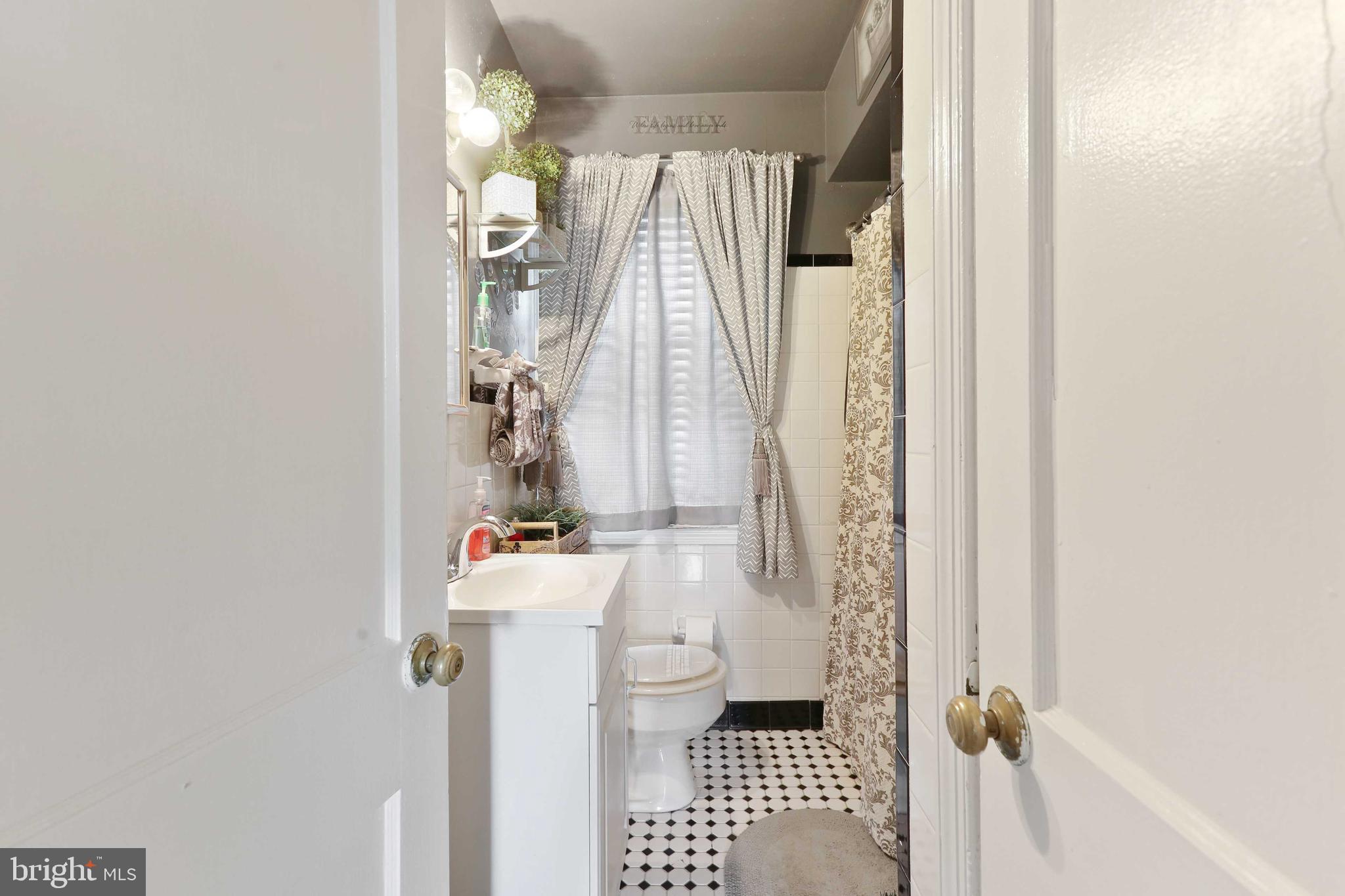 5925 Glenkirk Road Baltimore, MD 21239 - Photo 19 of 29 Bathroom