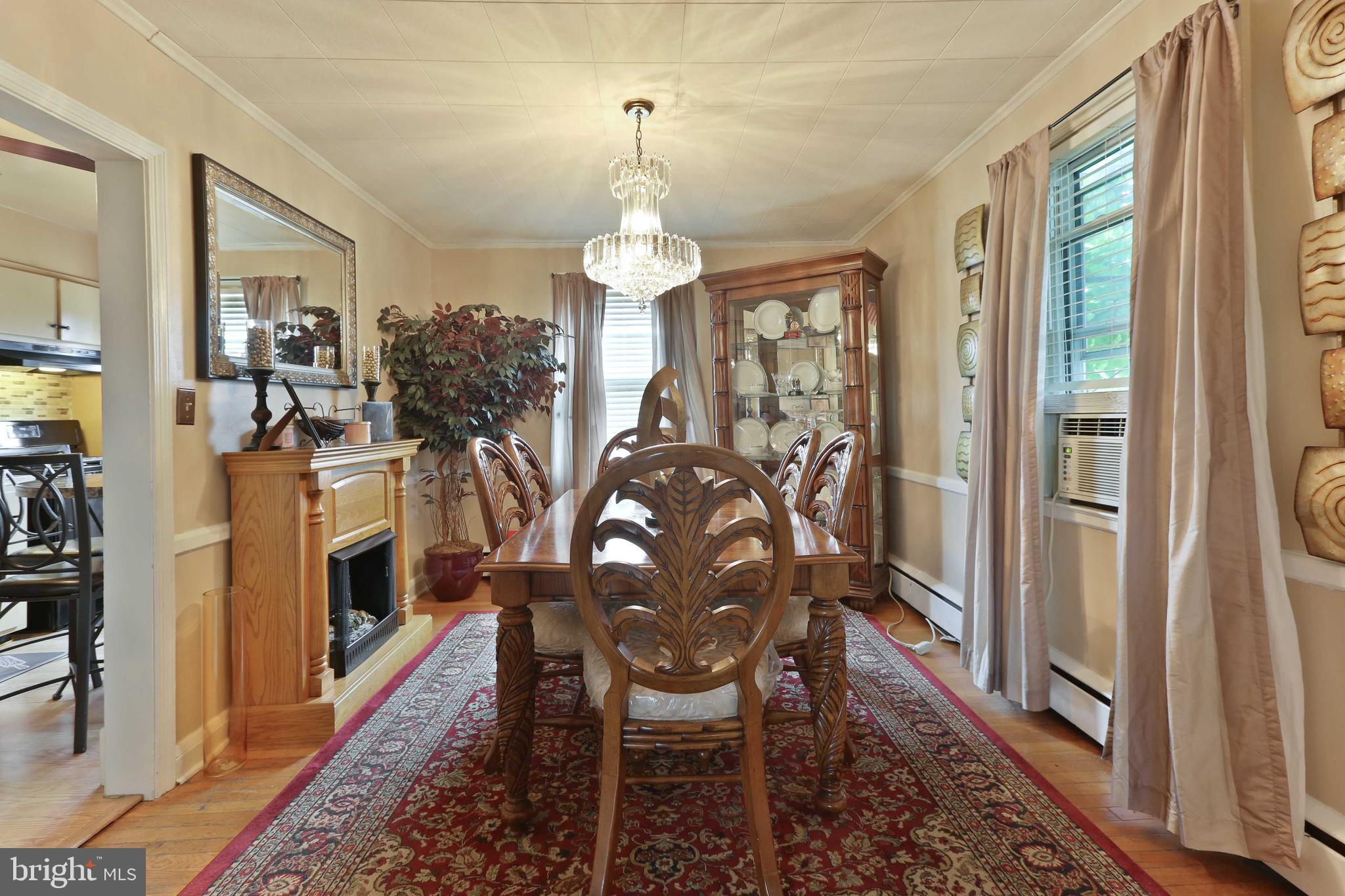 5925 Glenkirk Road Baltimore, MD 21239 - Photo 8 of 29 Dining rm