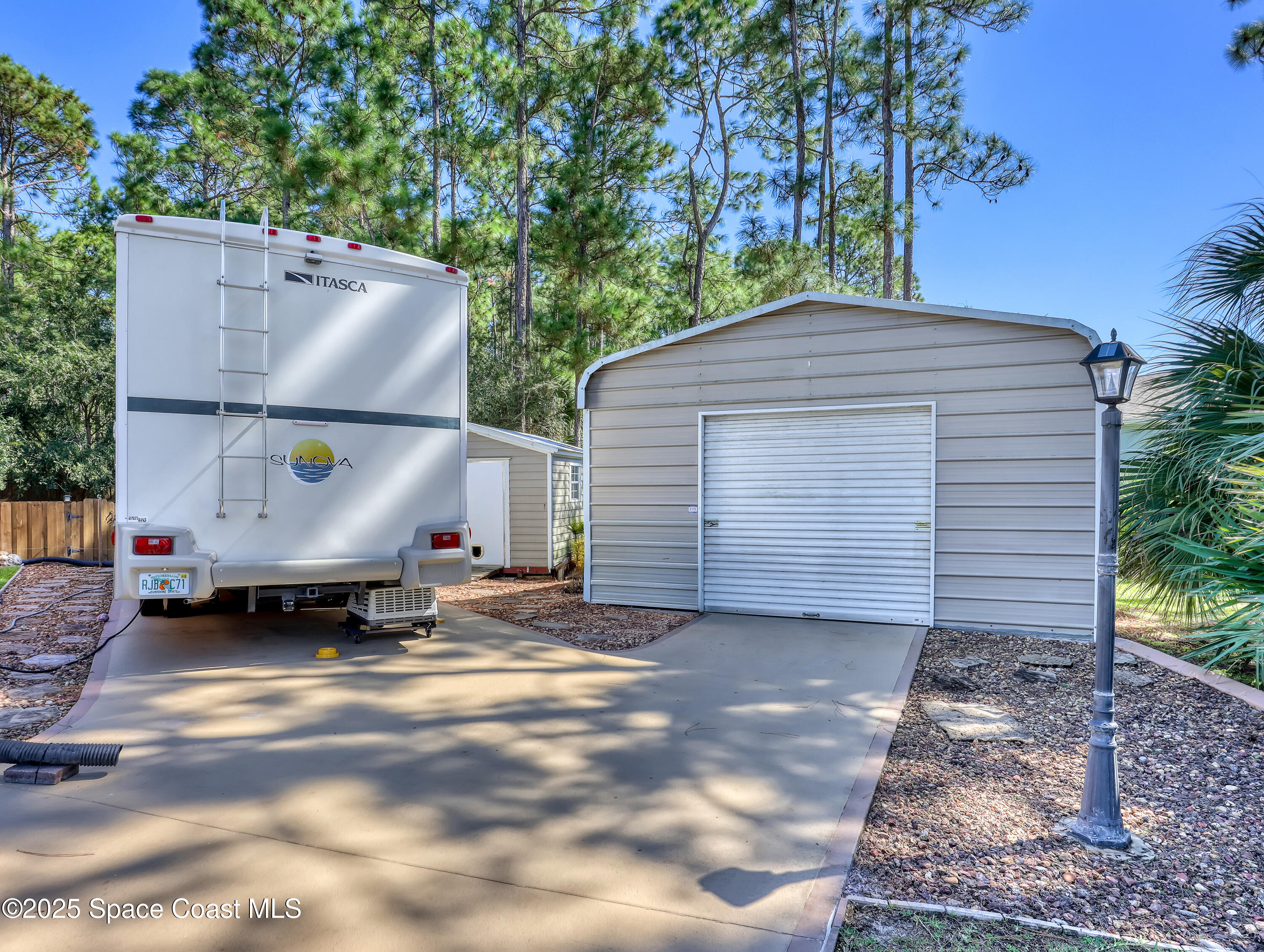 495 Danis Road Southwest Palm Bay, FL 32908 - Photo 2 of 39 495 Danis (39)
