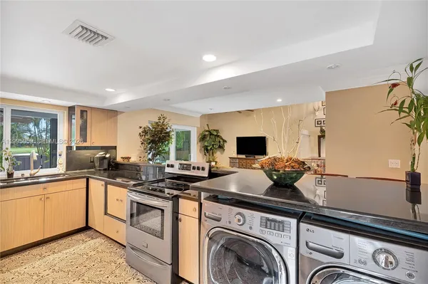 $4,000 | 1610 West Sandpiper Circle, Pembroke Pines, FL 33026