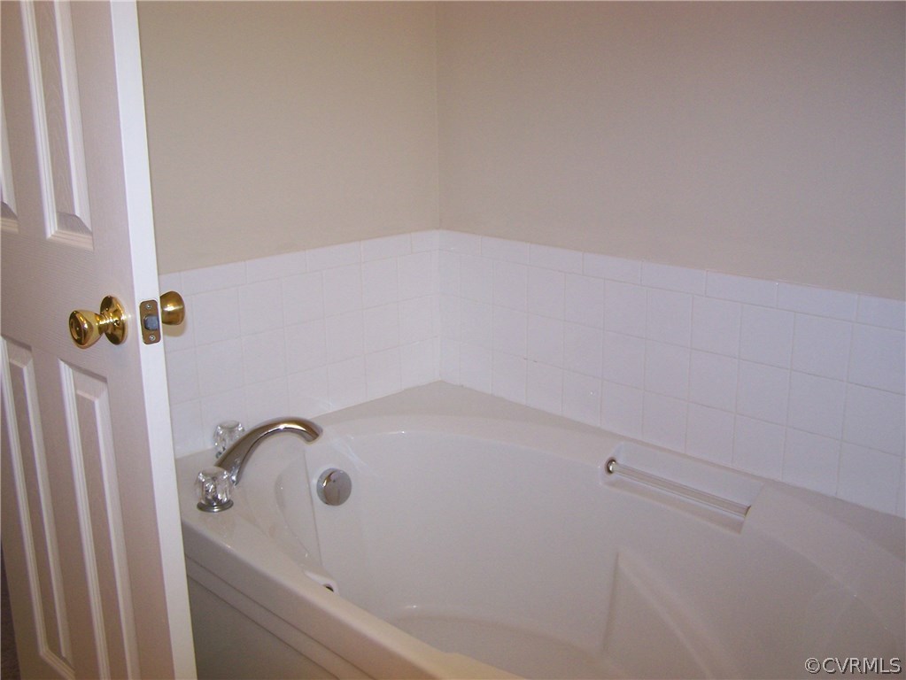 22538 Cabin Point Road Disputanta, VA 23842 - Photo 14 of 18 Jetted Tub Master Bath
