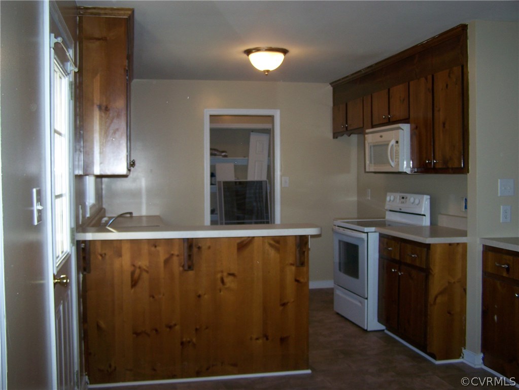 22538 Cabin Point Road Disputanta, VA 23842 - Photo 4 of 18 Kitchen Bar