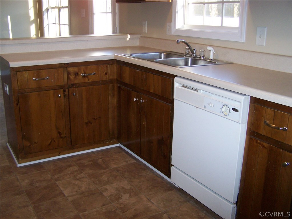 22538 Cabin Point Road Disputanta, VA 23842 - Photo 6 of 18 Kitchen