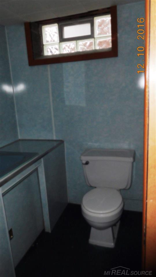 15026 Stephens Road Eastpointe, MI 48021 - Photo 24 of 30 31309360-23.JPG