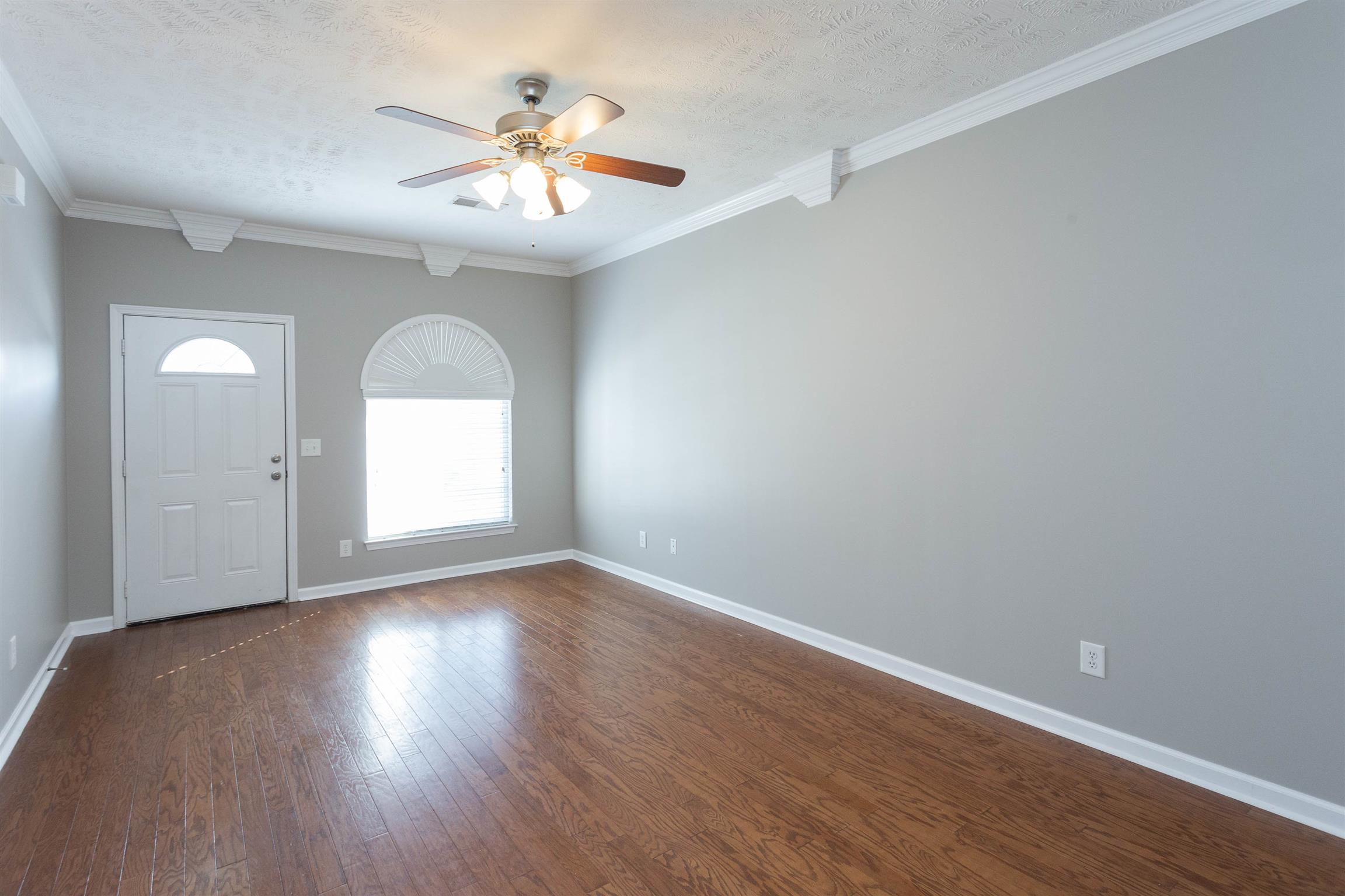 3001 Hamilton Church Road, Unit 432 Antioch, TN 37013 - Photo 4 of 27 Living room