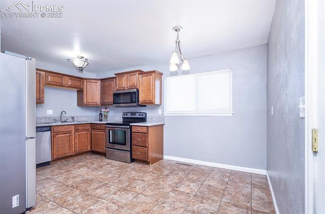 1715 Barkley Road Colorado Springs, CO 80906 - Photo 8 of 27