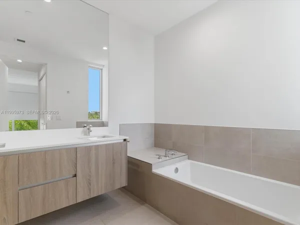 $8,500 | 529 Southwest 11th Street, Unit PH303, Miami, FL 33129