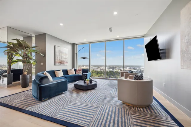 $2,700,000 | 1711 Allen Parkway, Unit 2101, Houston, TX 77019