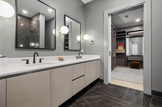 $2,700,000 | 1711 Allen Parkway, Unit 2101, Houston, TX 77019