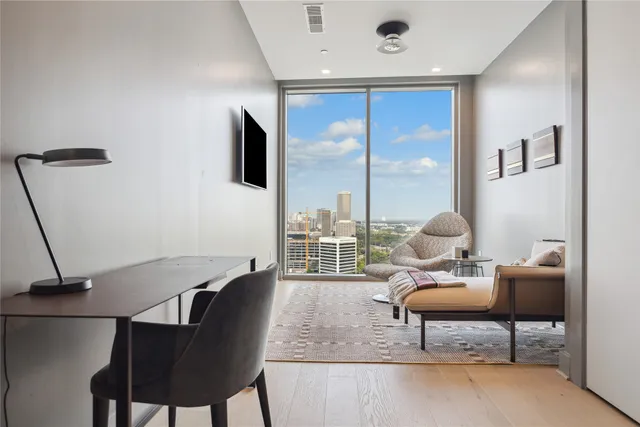 $2,700,000 | 1711 Allen Parkway, Unit 2101, Houston, TX 77019