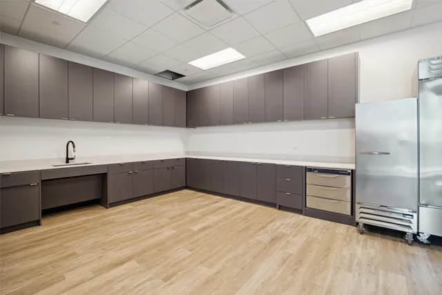 $2,700,000 | 1711 Allen Parkway, Unit 2101, Houston, TX 77019