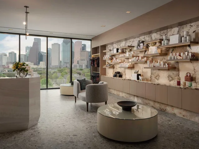 $2,700,000 | 1711 Allen Parkway, Unit 2101, Houston, TX 77019