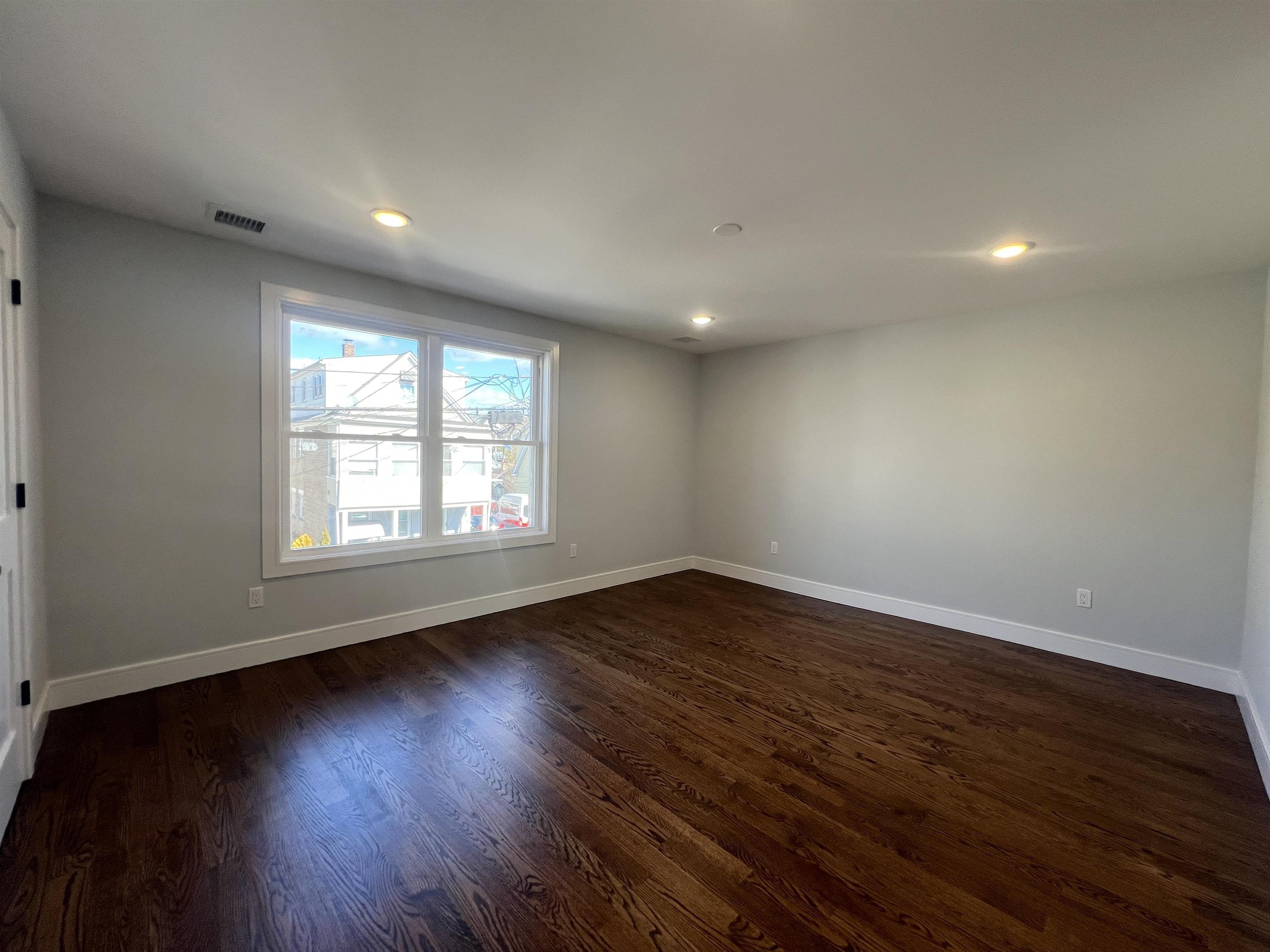 48 Tuttle Street, Unit B Wallington, NJ 07057 - Photo 5 of 16