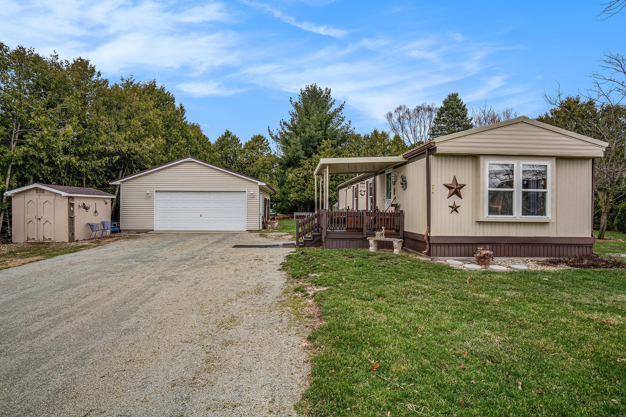 74 Crowel Road Syracuse, IN 46567 - Photo 3 of 22