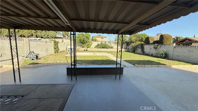 a view of a backyard of the house