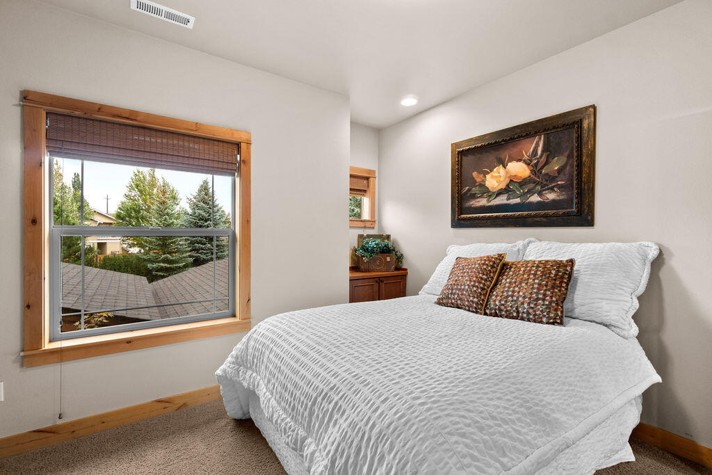 913 Southwest Vantage Point Way Bend, OR 97702 - Photo 36 of 59 DSC03333