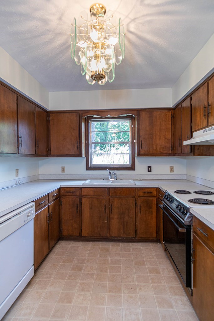 94 Whiterock Road Phenix City, AL 36869 - Photo 2 of 24 Gallery Image 2