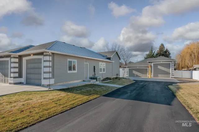 $660,000 | 2104 Shelley Drive, Payette, ID 83661