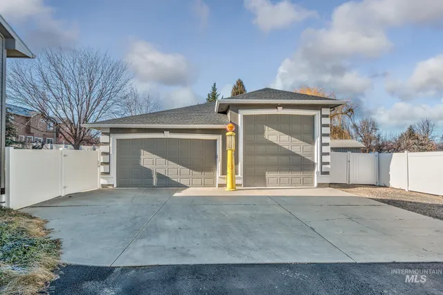 $660,000 | 2104 Shelley Drive, Payette, ID 83661