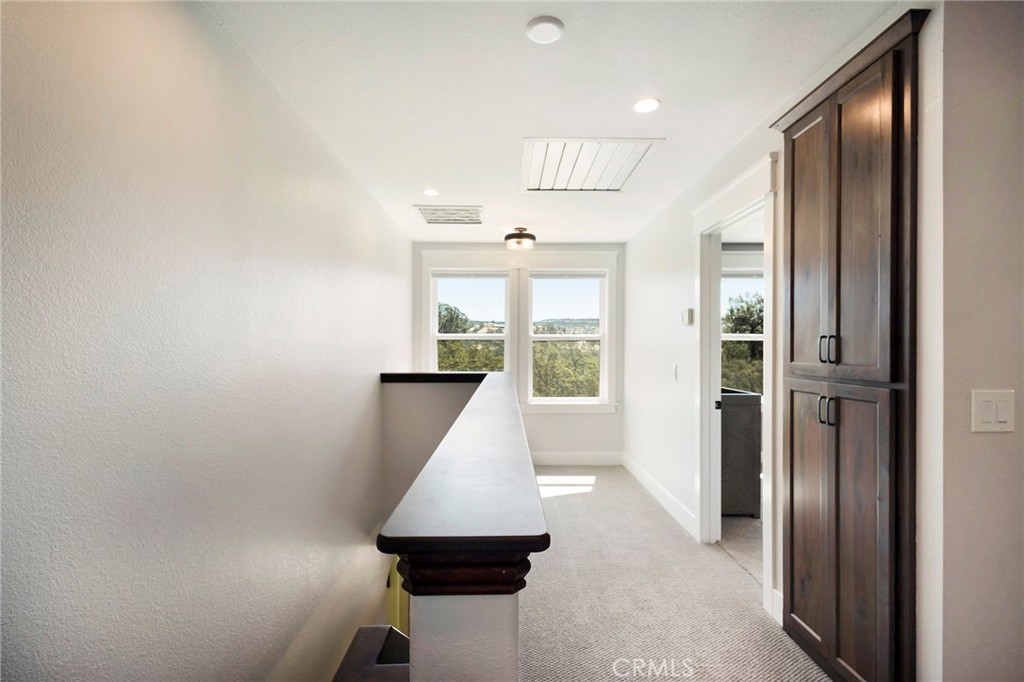 3731 Royal Mountain Road Oroville, CA 95965 - Photo 31 of 67 Upstairs Landing