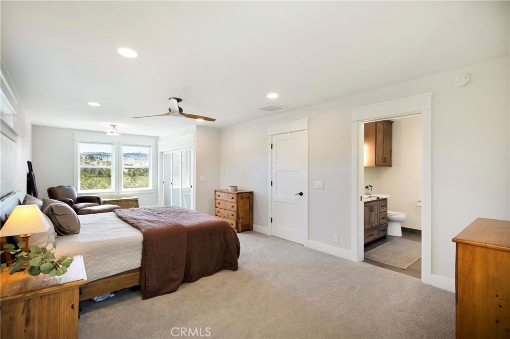 3731 Royal Mountain Road Oroville, CA 95965 - Photo 37 of 67 a bedroom with a bed and a large window