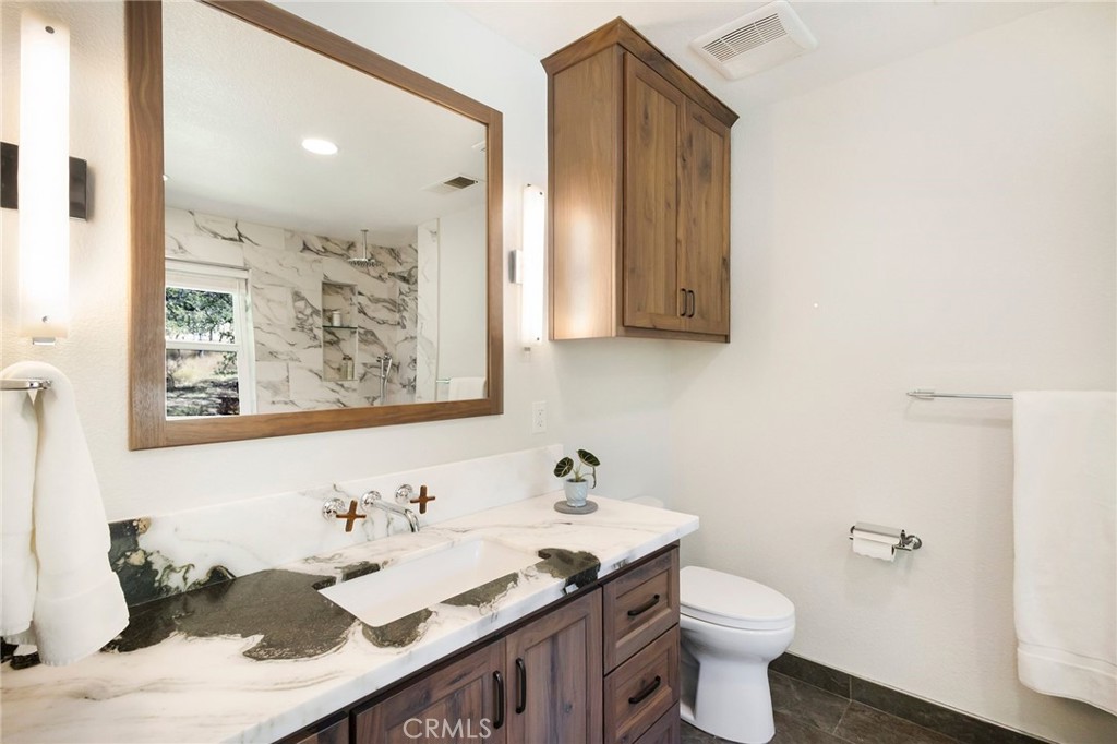 3731 Royal Mountain Road Oroville, CA 95965 - Photo 38 of 67 a bathroom with a sink and a mirror