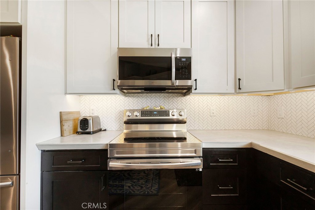 3731 Royal Mountain Road Oroville, CA 95965 - Photo 50 of 67 a kitchen with a stove and a microwave