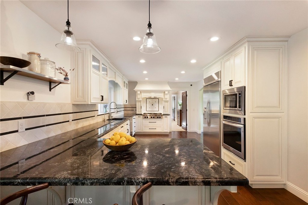 3731 Royal Mountain Road Oroville, CA 95965 - Photo 6 of 67 a kitchen with kitchen island a counter top space appliances and cabinets