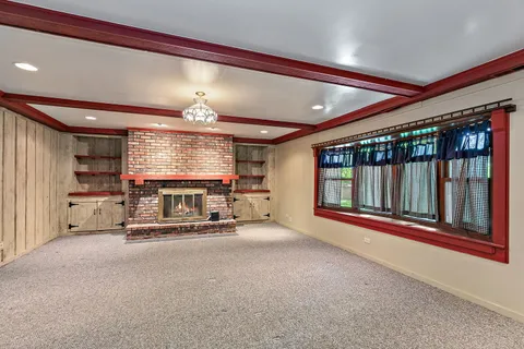 $405,000 | 2 Summit Avenue, East Dundee, IL 60118